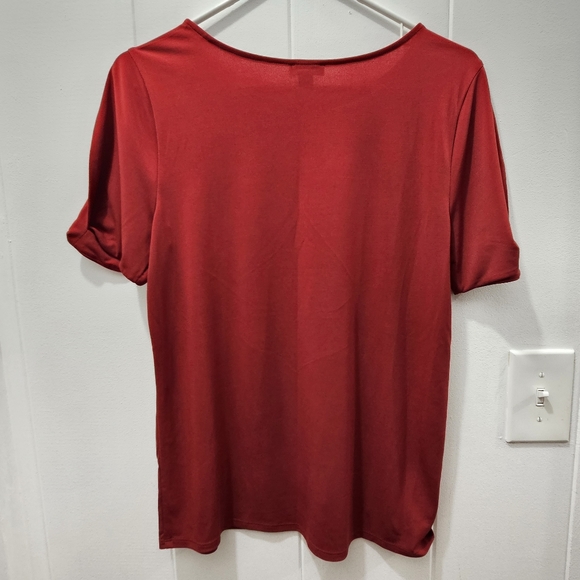 Bundle Of Ann Taylor Cut Out Sleeve/Shoulder Tops in Wine and Black Size Medium - Picture 7 of 15